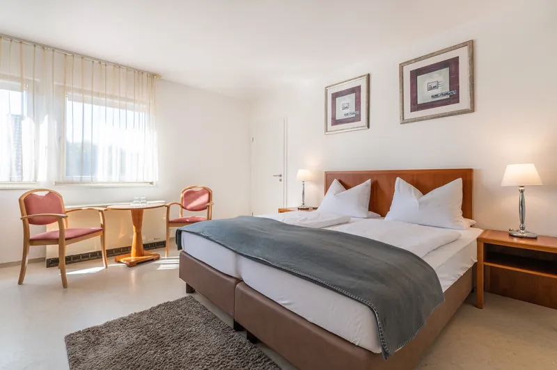 Komfort-Doppelzimmer mit Doppelbett