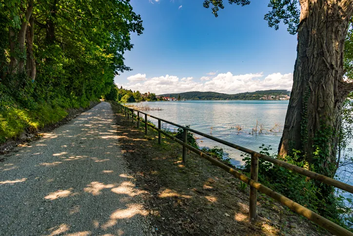 Wanderweg mit Blick auf den Bodensee